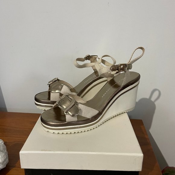 Marc MARC JACOBS GOLD Buckle Wedge Sandals New Size 37 - Picture 3 of 6